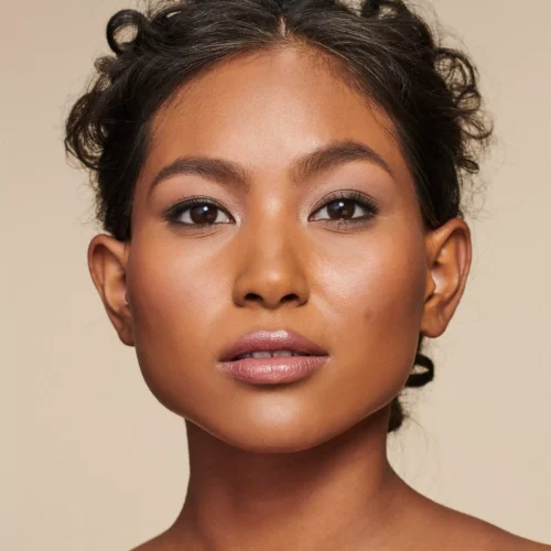 Model femeie care a utilizat Catrice Mascara rezistenta la apa Allround 12ml