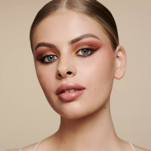 fata machiata cu Paletă de farduri pentru pleoape Pro Desert Romance Slim