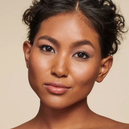 fata machiata cu catrice Balsam de buze Drunk'n Diamonds Plumping 020 - Rated R-aw