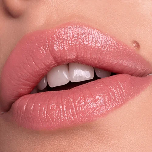 aplicat pe buze catrice Balsam pentru ingrijirea buzelor Power Full 5 020 - Sparkling Guave