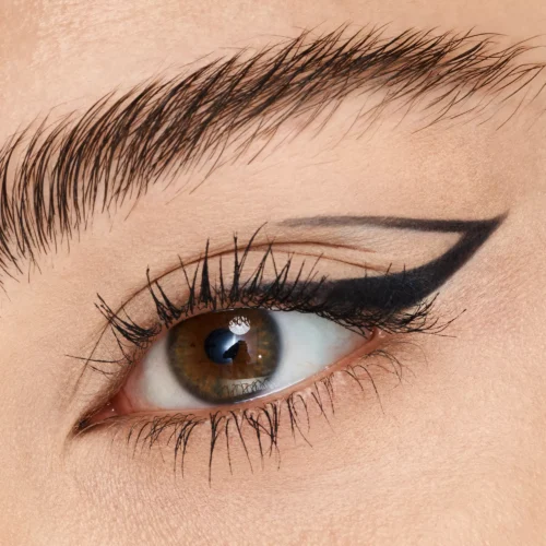 model facut cu catrice Creion dermatograf Kohl Kajal rezistent la apă 010 - Check Chic Black