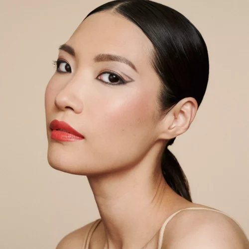 fata machiata cu catrice Creion dermatograf Kohl Kajal rezistent la apă 050 - Beat Anthrazit