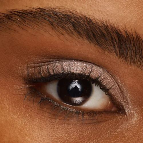 model facut cu catrice Fard de pleoape Highlighting 010 - Highlight To Hell
