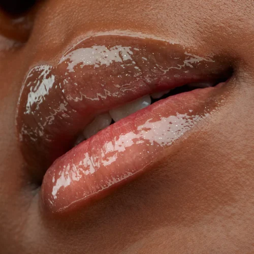 aplicat pe buze catrice Luciu pentru buze Better Than Fake Lips 010 - Maximum Glow