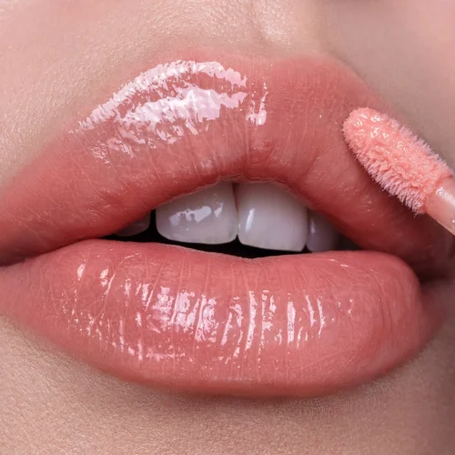 aplicat pentru buze catrice Luciu pentru buze Better Than Fake Lips 020 - Dazzling Apricot