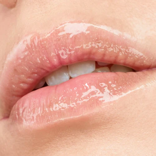 aplicat pe buze catrice Luciu pentru buze Better Than Fake Lips 060 - Shining Champagne