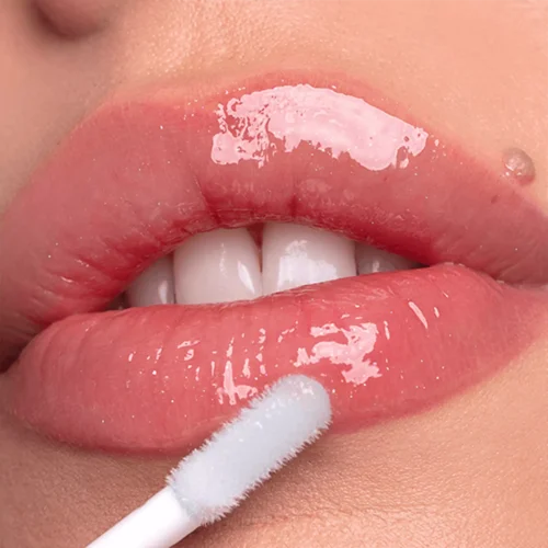 aplicat pe buze catrice Luciu pentru buze Volumizing Extreme Lip Booster 030 - N'Ice Bonbon