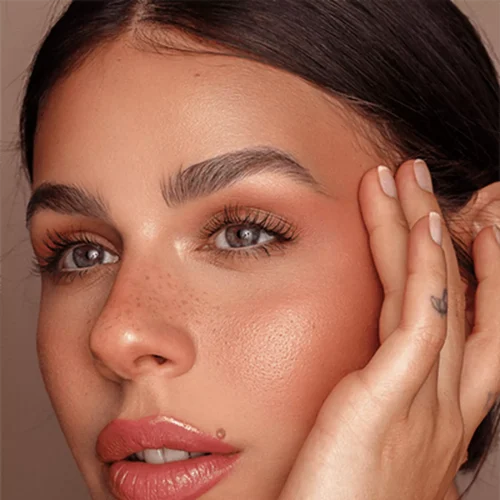 fata machiata cu catrice Mascara Glam & Doll Sensitive Volume