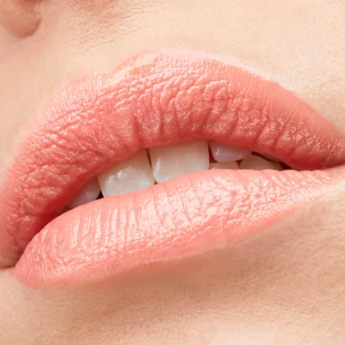 aplicat pe buze catrice Ruj Shine Bomb 060 - Blooming Coral