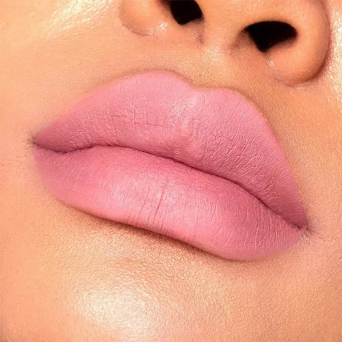 catrice Ruj lichid Matt Pro Ink Non-Transfer 010 - Trust In Me aplicat pe buze