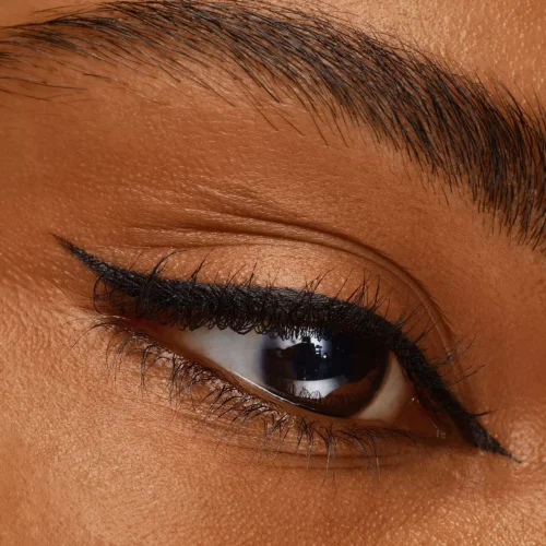 model facut cu catrice Tuș de ochi rezistent la apă Liquid Liner