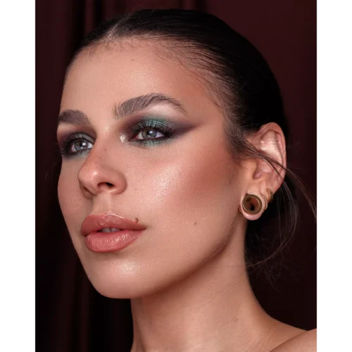 model machiat cu catrice Bronzer Holiday Skin Luminous