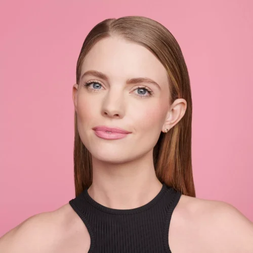 model machiat cu catrice Fond de ten All Matt Shine Control 015 C - Cool Vanilla Beige