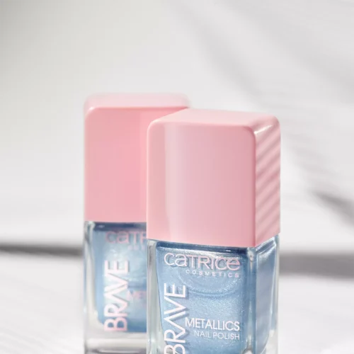 catrice Lac pentru unghii Brave Metallics 03 - Million Dollars Baby