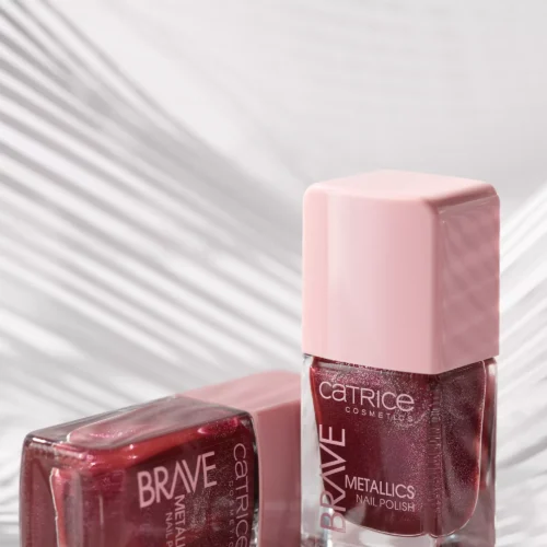 catrice Lac pentru unghii Brave Metallics 04 - Love You Cherry Much
