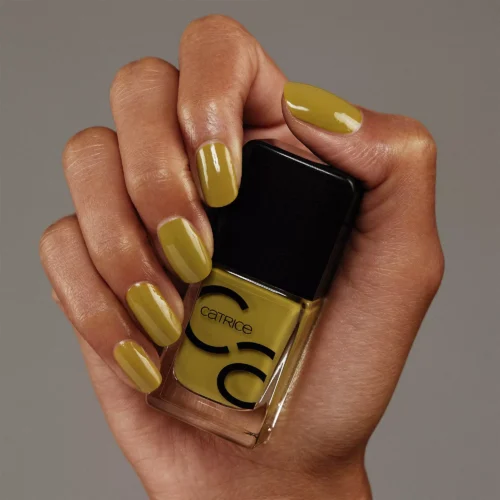 aplicat pe unghii catrice Lac pentru unghii ICONails 126 - Get Slimed