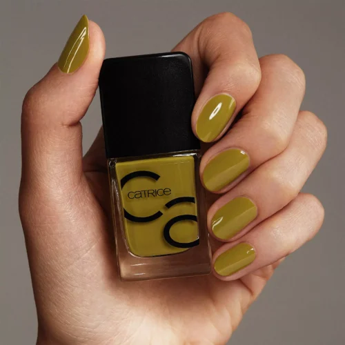 aplicat pe unghii catrice Lac pentru unghii ICONails 126 - Get Slimed