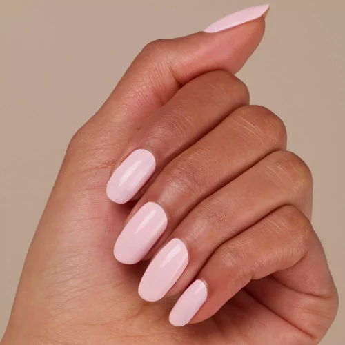 aplicat pe unghii catrice Lac pentru unghii ICONails 142 - Rose Quartz