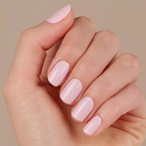 aplicat pe unghii catrice Lac pentru unghii ICONails 142 - Rose Quartz