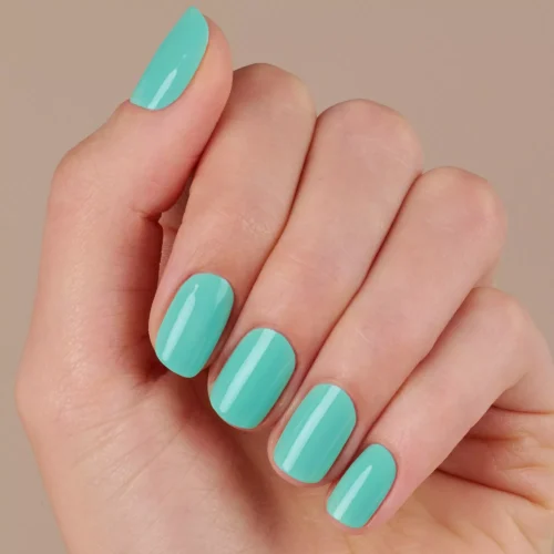 aplicat pe unghii catrice Lac pentru unghii ICONails 145 - EncourageMINT