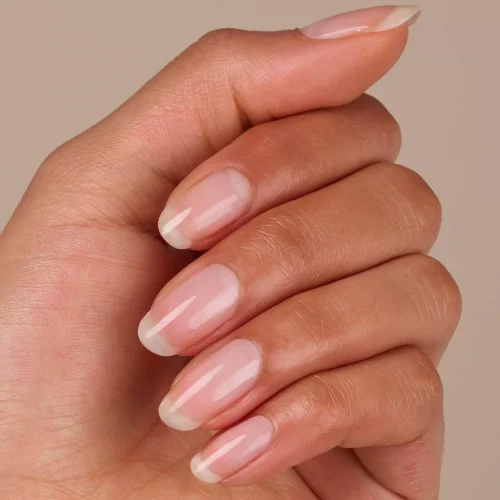 aplicat pe unghii catrice Lac pentru unghii ICONails 146 - Clear As That
