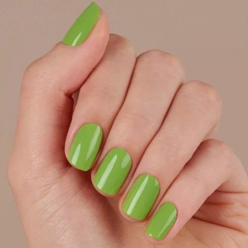 aplicat pe unghii catrice Lac pentru unghii ICONails 150 - Iced Matcha Latte