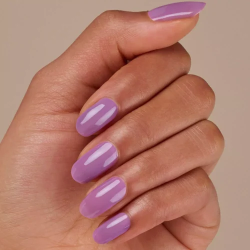 aplicat pe unghii catrice Lac pentru unghii ICONails 151 - Violet Dreams