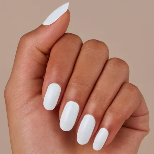 aplicat pe unghii catrice Lac pentru unghii ICONails 153 - Ibiza Feeling