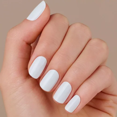 aplicat pe unghii catrice Lac pentru unghii ICONails 153 - Ibiza Feeling