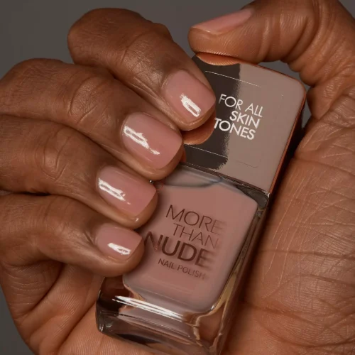 aplicat pe unghii catrice Lac pentru unghii More Than Nude 07 - Nudie Beautie