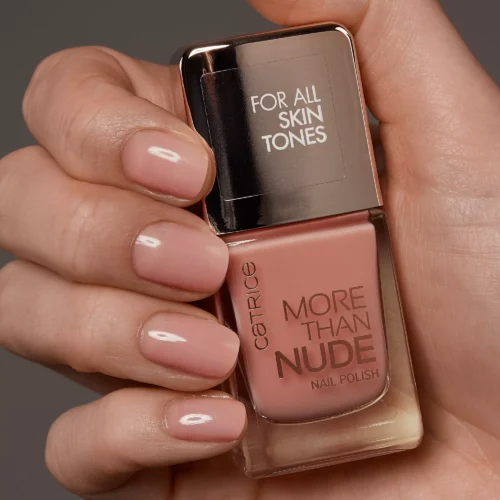 aplicat pe unghii catrice Lac pentru unghii More Than Nude 15 - Peach For The Stars