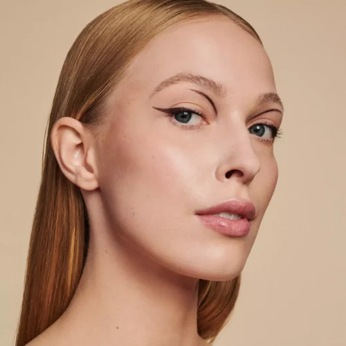 model machiat cu catrice Primer Mattifier Oil-Control