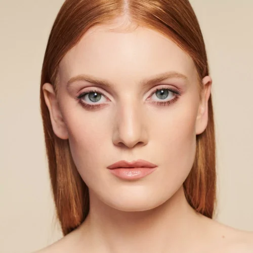 model machiat cu catrice Pudră All Matt Plus Shine Control 010 - Transparent