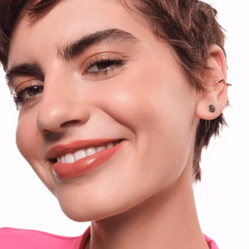 Essence ruj strălucitor satin GLOW 01 - Whole Latte Love