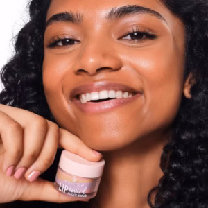 Essence exfoliant cu zahăr LIP swirl